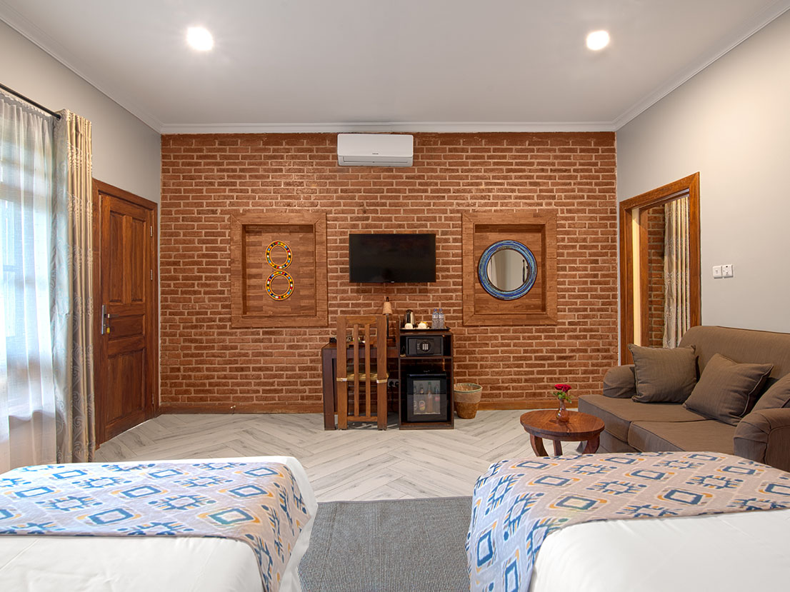 Airport-Planet Lodge_-Brick-wall-decor-in-deluxe-room