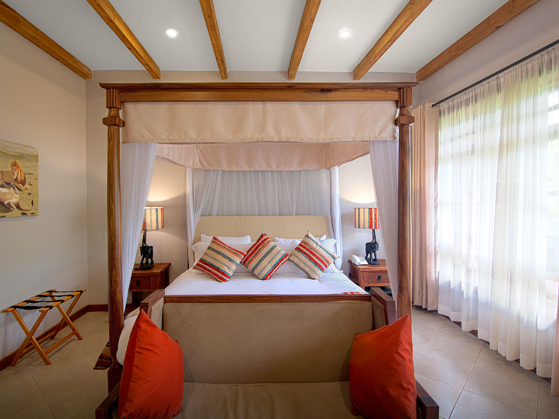 Airport-Planet_Lodge_Exec-Suite-Bedroom