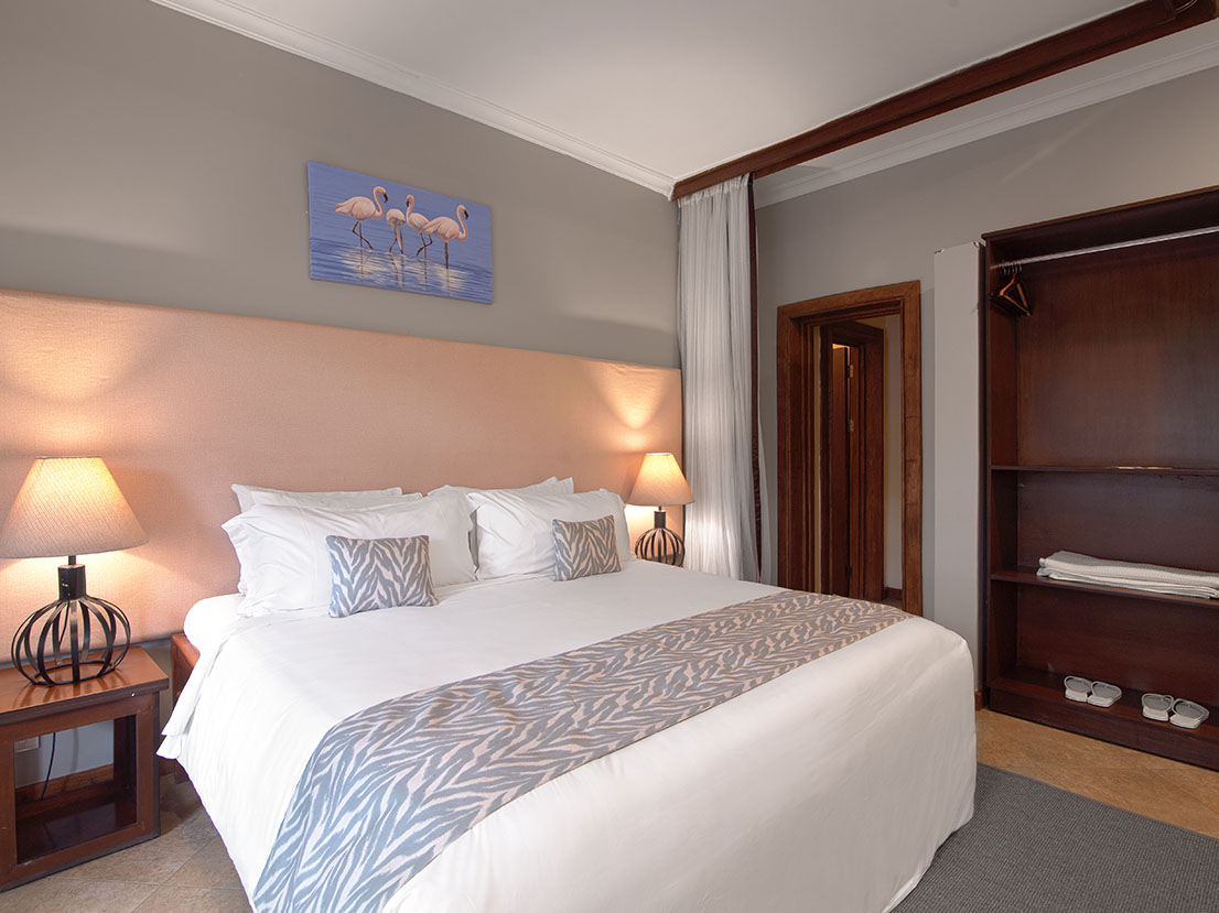 Airport-Planet_Lodge_Family-room double-interconnected-with-triple