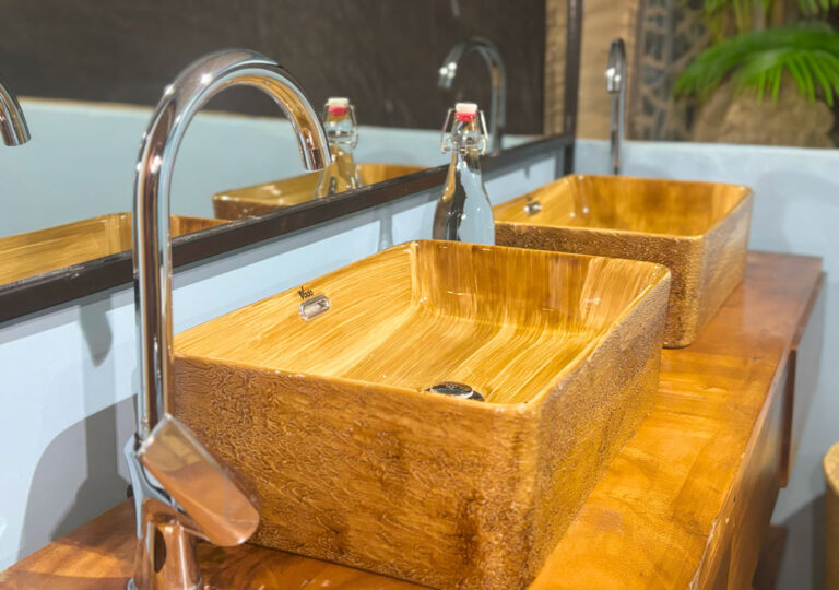 Kumbu Kumbu bathroom