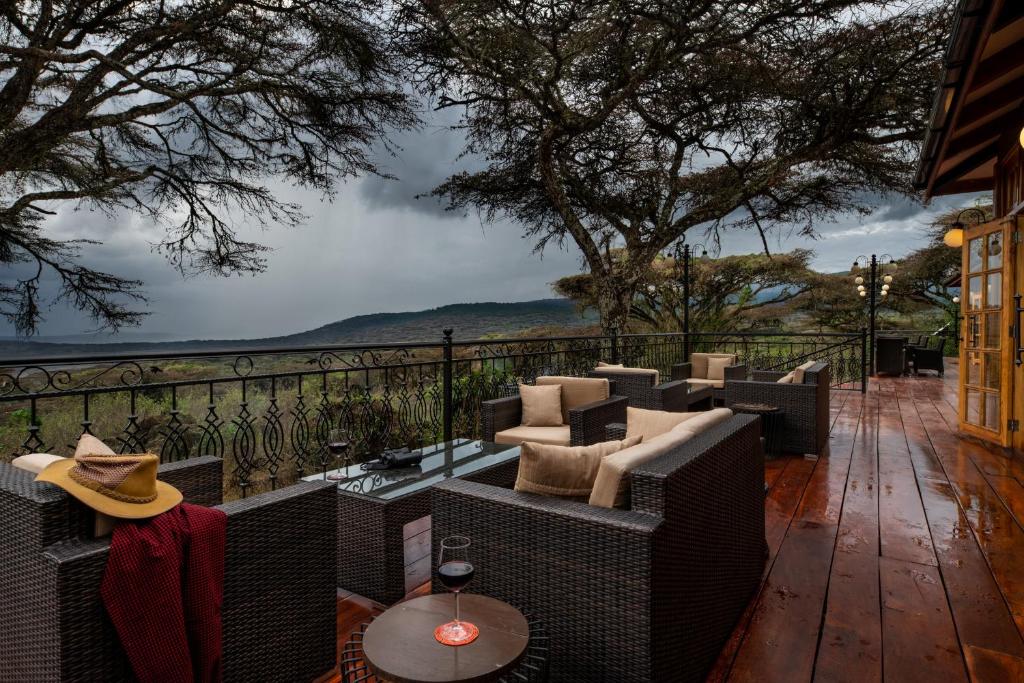 Ngorongoro lion's Paw Lodge4