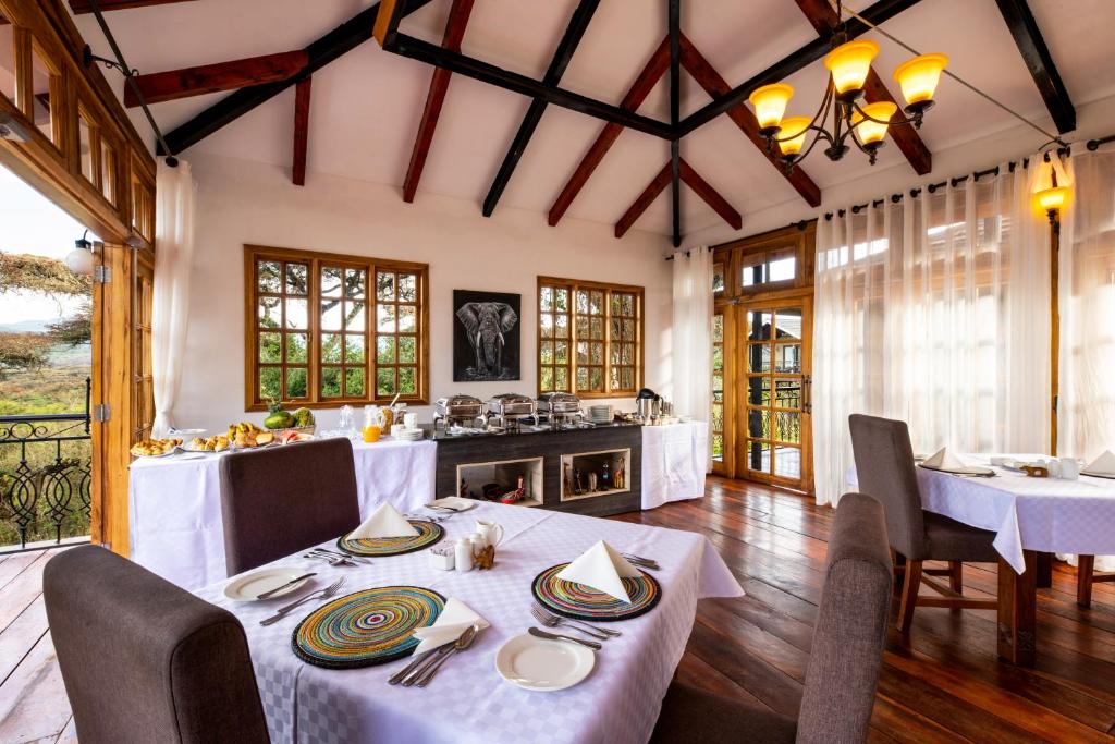 Ngorongoro lion's Paw Lodge9